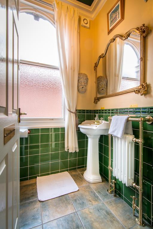 Creston Villa Guest House Линкълн Екстериор снимка