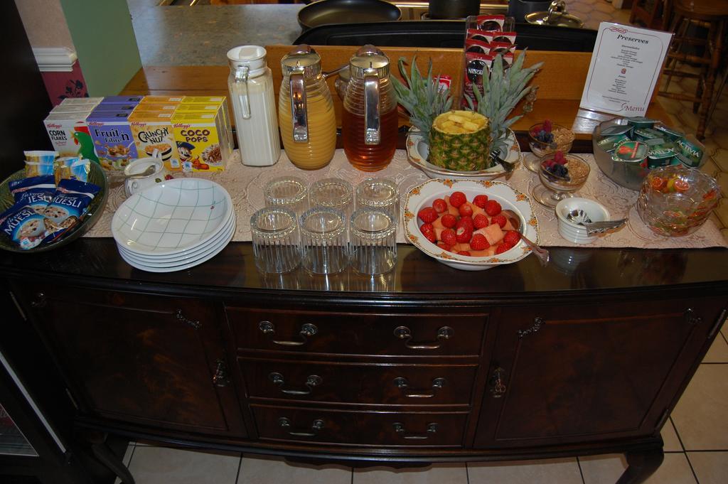 Creston Villa Guest House Линкълн Екстериор снимка